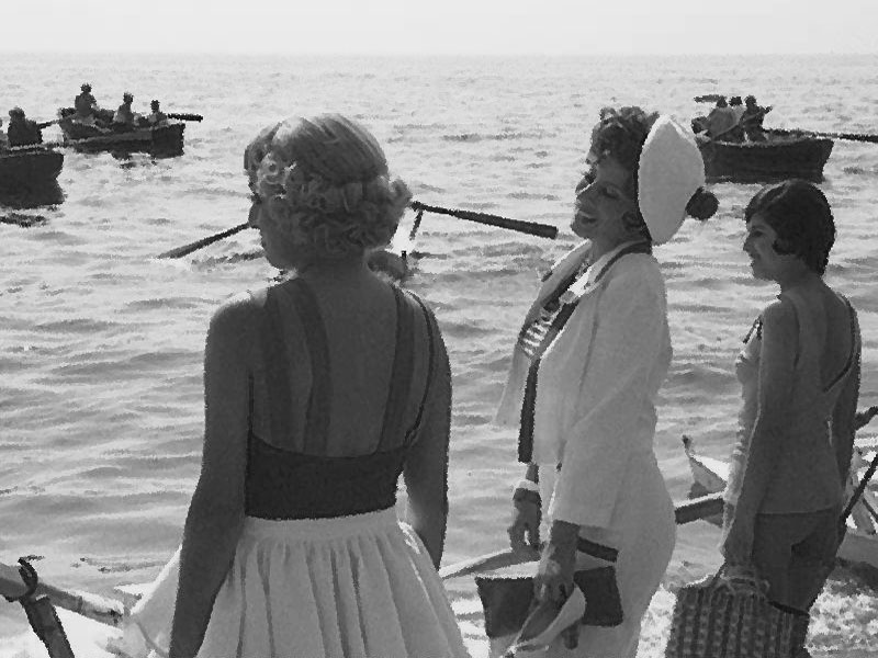 záber z filmu Federica Felliniho Amarcord dovolenka Rimini, Fellini - Amarcord